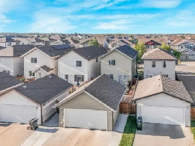 Stunning 3 Bed House w Dbl Garage in NW YEG! Only $469k! Image# 5