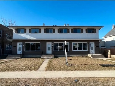 3 bedroom, 2.5 bath apartment in Elmwood Image# 2