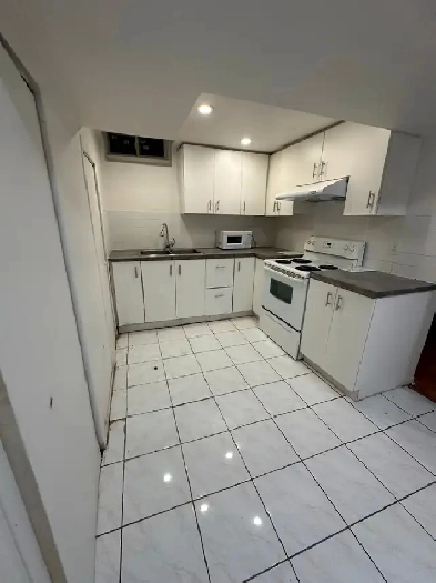 Two bedroom basement available near Sheriden Brampton   SEPT 1 Image# 4
