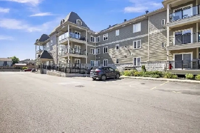 Main-Floor Russell Condo with 2 Parking Spaces Image# 6