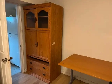 Room for rent cls to UoC ,brentwood C train Image# 1