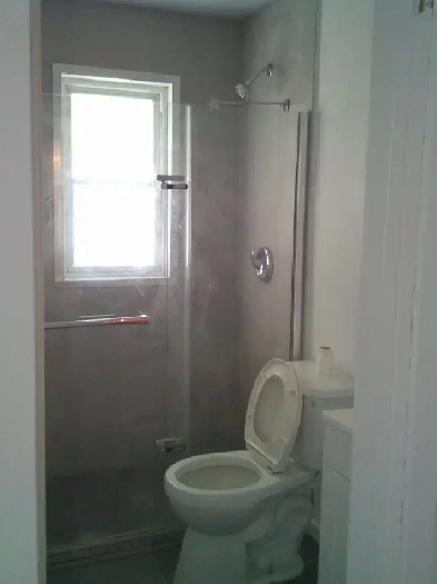 3 1/2 près du métro et des services, 1300$/m Image# 6