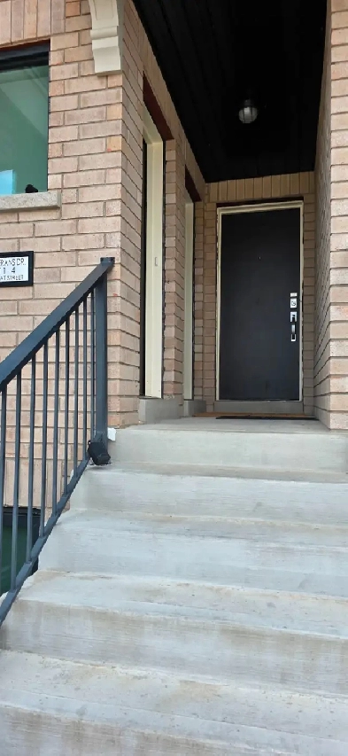 Month to month Brampton- Townhouse 2bed, 2bath, laundry, parking Image# 1