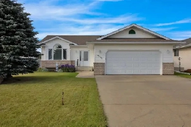 4319-55 Ave Lamont, AB Homes Image# 8