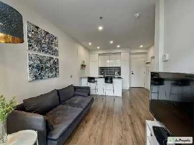 Condo neuf 1 chambre   meubles inclus, 2 min du métro Longueuil Image# 1
