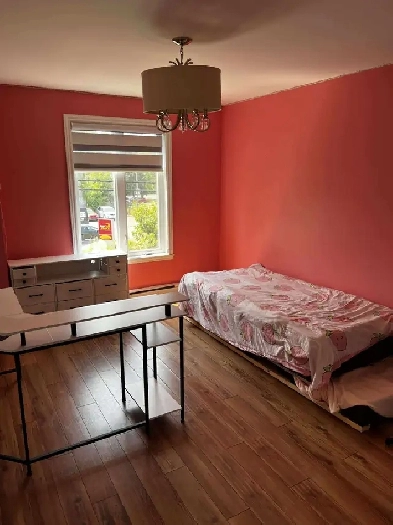 Chambre à louer – 800$ – Longueuil – Tout inclus   proche métro Image# 1