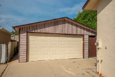 Straight n Solid 4bdrm Bi-Level w/ 24x24 Double Garage! Image# 9