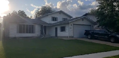 Beautiful 4 level split home for sale in Bonnyville! Image# 28