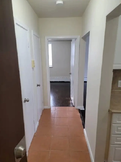 SPOTLESS ONE BEDROOM WITH BALCONY  IN QUIET NEIGHBORHOOD Image# 6