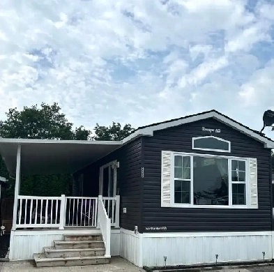 Northlander Manufactured Home 14' x 39' Close to London Image# 1