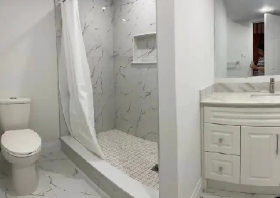 Private furnished room near Stanley Park – FEMALE only Image# 3