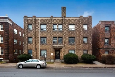 charming and inviting low-rise apartment property Image# 1