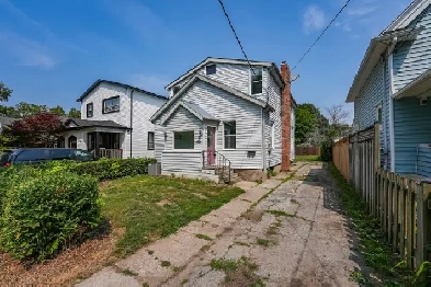CENTURY HOME IN PRIME LOCATION - 5 BED, 2 BATH Image# 5