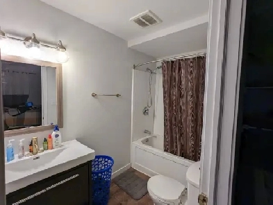 Spacious room with private washroom for rent Image# 4