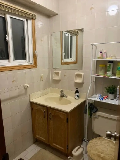 ladies only furnished main floor 1 room Image# 1