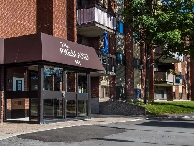 161 Presland Rd – Spacious 2-Bedroom Apartment – Available Oct 1 Image# 2