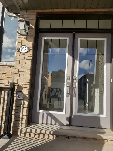 Detached 4 bedroom for lease or rental Image# 2