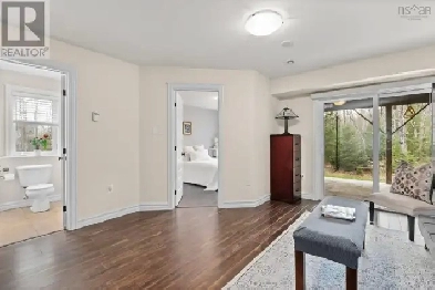 1Bed/1Bath Suite   Kitchen   Living room   Parking/ Pet Friendly Image# 10