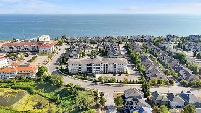 Lakeside Living in a Top Floor Corner Suite with 3 Bedrooms! Image# 8