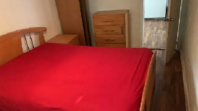 Belle Chambre à louer au coeur de Hull tout compris. Image# 1