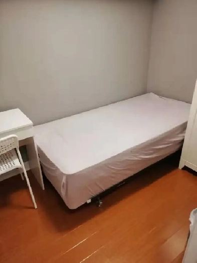 Downtown Condo near CN tower 1bedroom in unit available SEP1st Image# 1