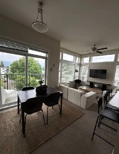 2 Bed 2 Bath Corner Penthouse - Available Sept 1st! Image# 1