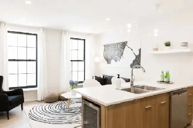 Modern Downtown Suites - Everything Included! Image# 3