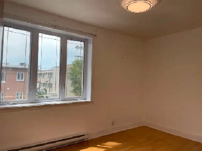 Grand 4 1/2 haut duplex  renove ensoleille , mois gratui Image# 8