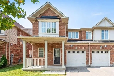 Beautiful End-Unit Townhome in Hawthorne Village! Image# 1