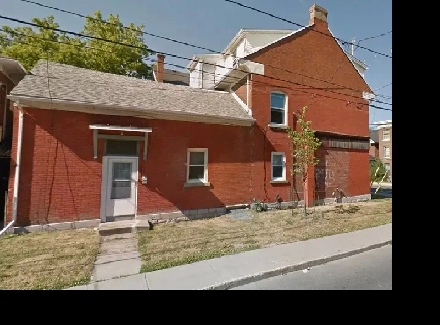 Location, location - 425 Johnson Street - 1 bedroom unit Image# 1