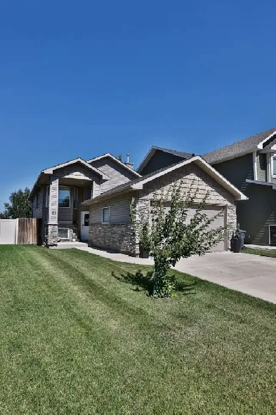 FOR SALE - 125 Couleesprings Way S Image# 10