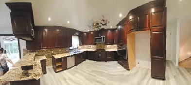 5 1/2 newly renovated. Large MUST SEE! Image# 1