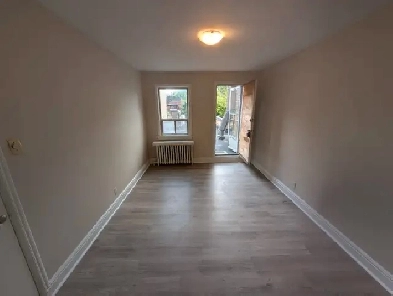 1-Bedroom Apartment Available in Leaside/Davisville Village Image# 3