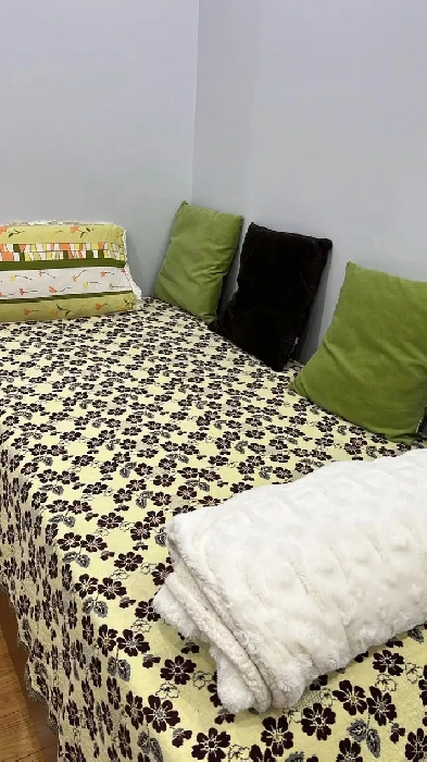 One small room in basement for girl in 3 bedrooms basement Image# 1