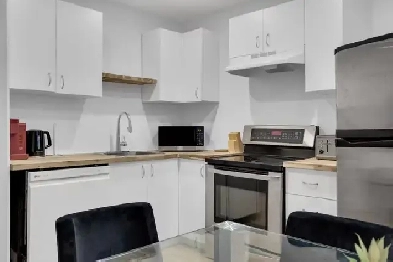 Bright Spacious Furnished Room – Near Metro Frontenac – $850 Image# 9