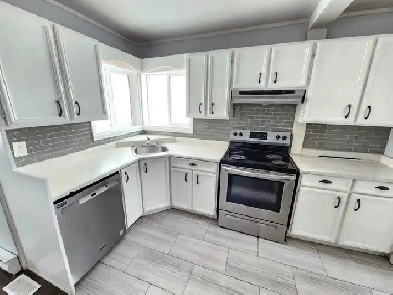 SPACIOUS & BRIGHT! 3 Bdrm Main Floor For OCT 1! Image# 8