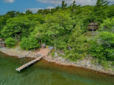 Charming Rose Island Cottage – Your Georgian Bay Escape Awaits! Image# 5