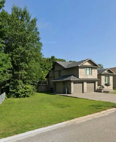 Great Family Home on Airport Hill with Pool and Backyard Oasis Image# 1