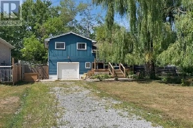 Relaxed Family Living Near Lake Simcoe Image# 1