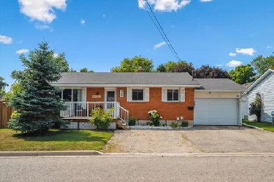 Move-In Ready Bungalow with Finished Basement & Private Backyard Image# 9