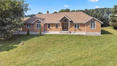 Spacious 6-Bedroom Brick Bungalow on 1.26 Acres Image# 4