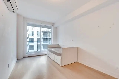 Superbe STUDIO avec balcon! Griffintown! Image# 5