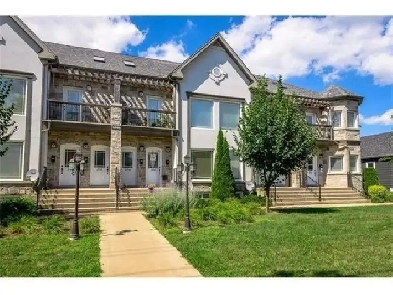 Luxury condominium near Dunn and Drummond available Image# 1