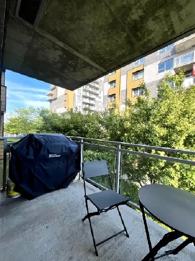 4½ TOUT INCLUS   MEUBLÉ | Métro Août 2025| Piscine & Gym Image# 3
