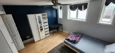 Grande chambre au Plateau: $750 meublée et tout inclus Image# 5