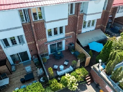 FOR SALE - Elegant Townhome in Prestigious Frontenac Village Image# 9