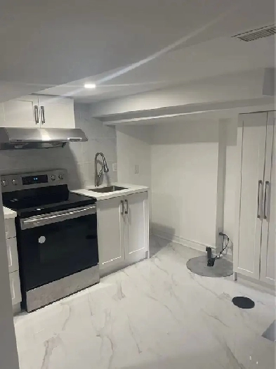 Downtown! private basement room for rent Image# 1