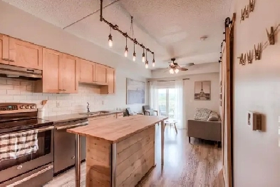 1 Bedroom   Den For Rent Image# 2