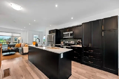 3-Bed FREEHOLD Townhome – Large Layout – Parking for 4 – Walk to Image# 4
