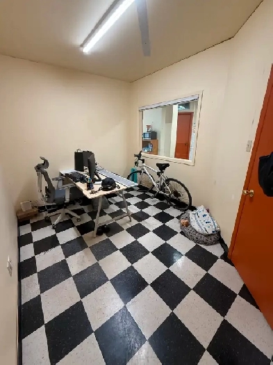 Bureau , Local, atelier fermé a louer 420$ Image# 1